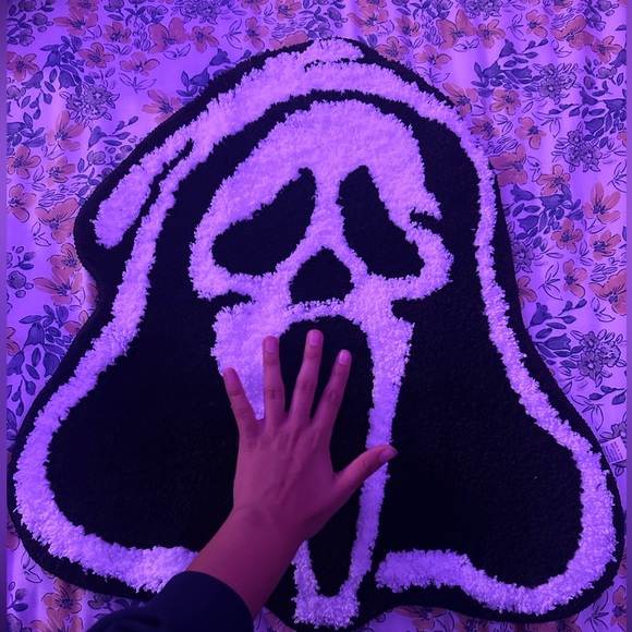 Ghost Face Tufted Carpet - Picture 2 of 2